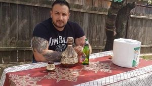 Nicușor Moldovanu, alias Johny Chass, săltat de mascați după ce a amenințat Poliția pe Facebook: “Dacă sunteţi atât de şmecheri şi mafioţi...”