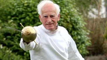 Muschetar la 92 de ani! VEZI cel mai batran scrimer din lume