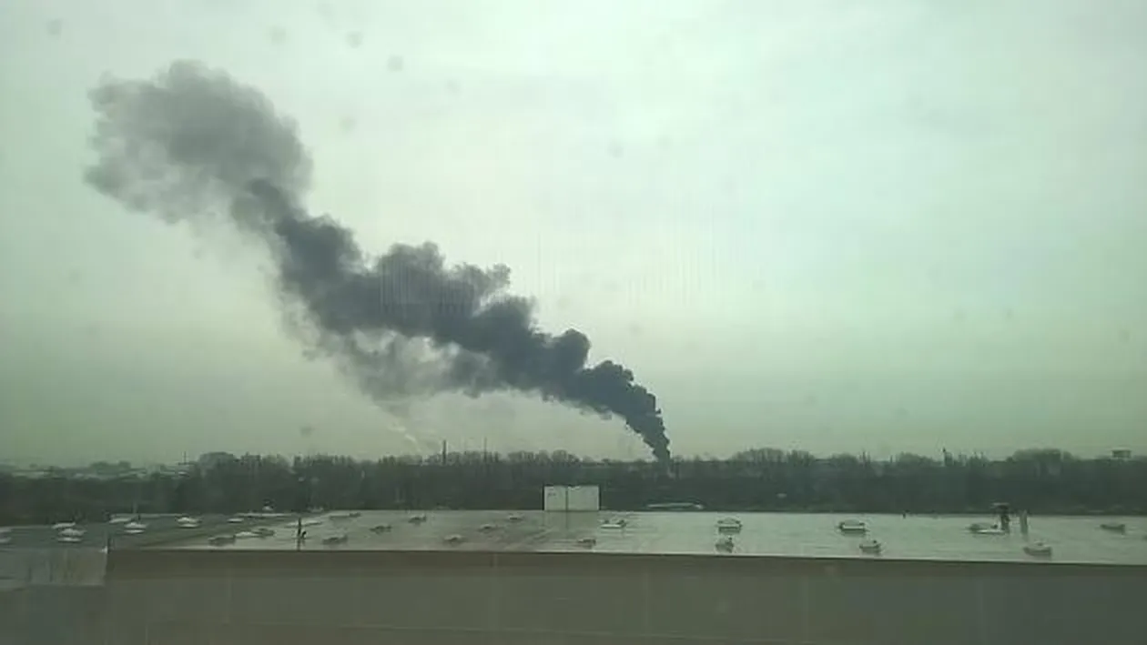 ULTIMA ORĂ! Explozie pe un vas petrolier din Germania! Câteva persoane au murit pe loc, iar alte victime au fost aruncate în apă în momentul deflagraţiei