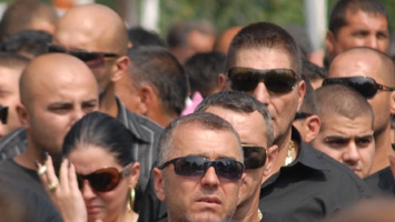 Interlopii fac legea si pe oamenii ei! Politistii au avut un singur scop: "Evitarea unui conflict direct"
