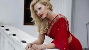 Primele imagini care arata ca Iulia Vantur e in India cu Salman Khan! A dus-o la vanatoare si au facut picnic pe scaune de plastic