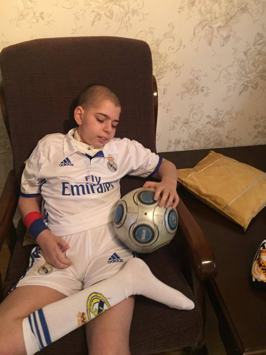 La fel ca şi tatăl său, Denis adoră fotbalul