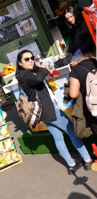 Andra, servită de vânzătoarea care a recunoscut-o