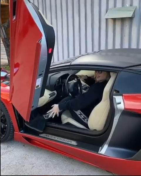Loredana Groza, dans lasciv în Lamborghini-ul lui Adi Minune. Manelistul i-a dat bolidul pentru o tură prin București | FOTO & VIDEO