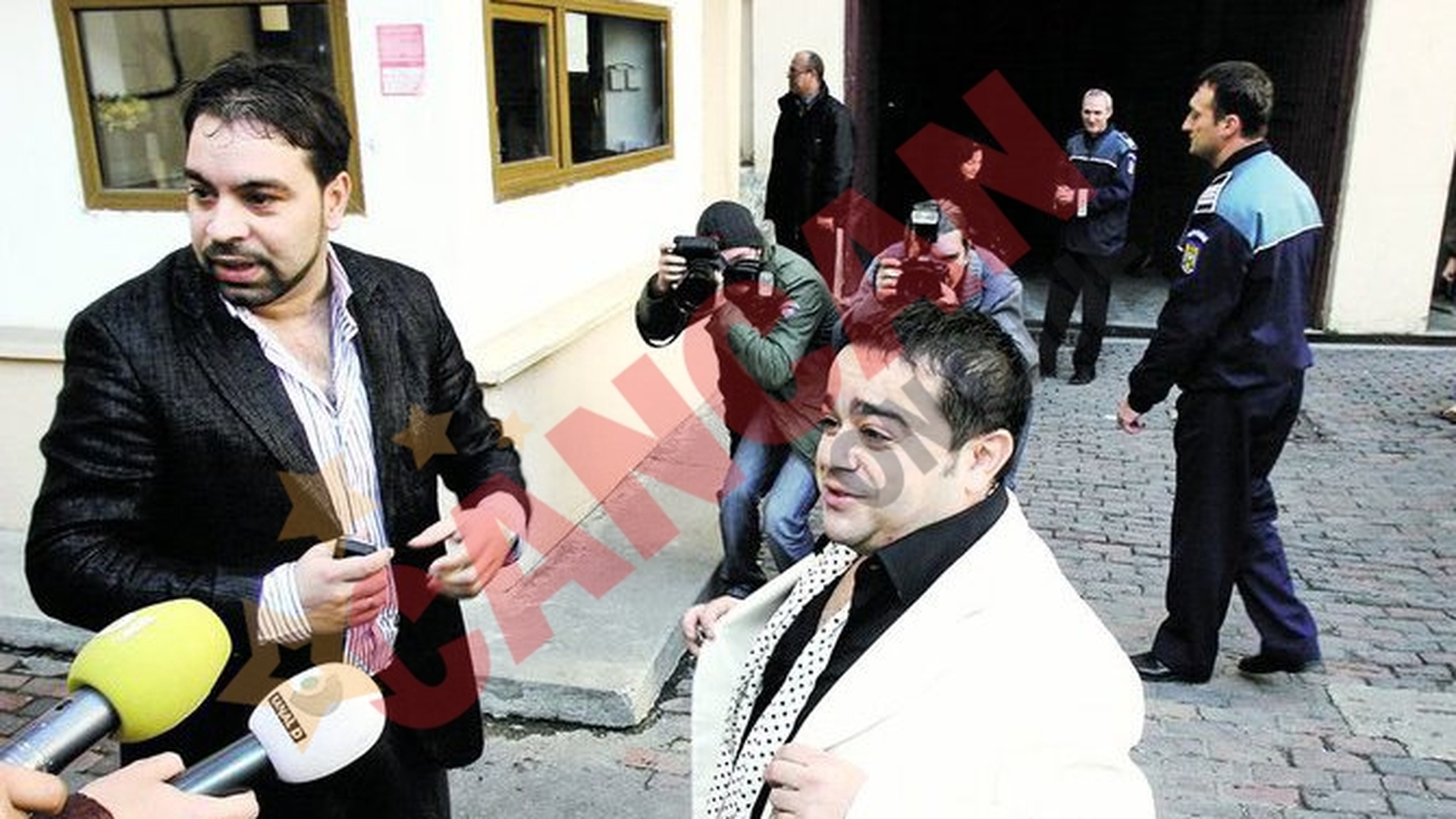 Le vor compune o manea politistilor