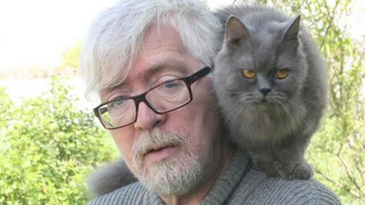 A murit bărbatul care mirosea atât de urât încât a aterizat de urgență avionul în care se afla