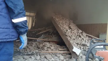 Tavan prăbușit peste elevi, la un liceu din Buzău