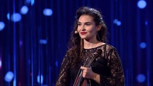 Florin Călinescu, profund impresionat de talentul Mariei Rădeanu. Juratul de la " Românii au Talent" s-a ridicat în picioare și a aplaudat-o 