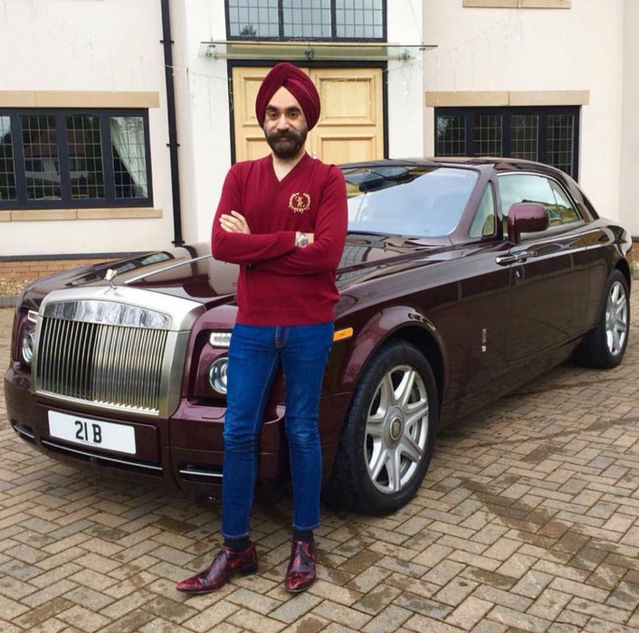 Povestea lui Reuben Singh care a făcut înconjurul lumii. A cerut un împrumut 5.000 de lire sterline de la o bancă și a garantat cu un Rolls Royce, în valoare de un sfert de milion | FOTO