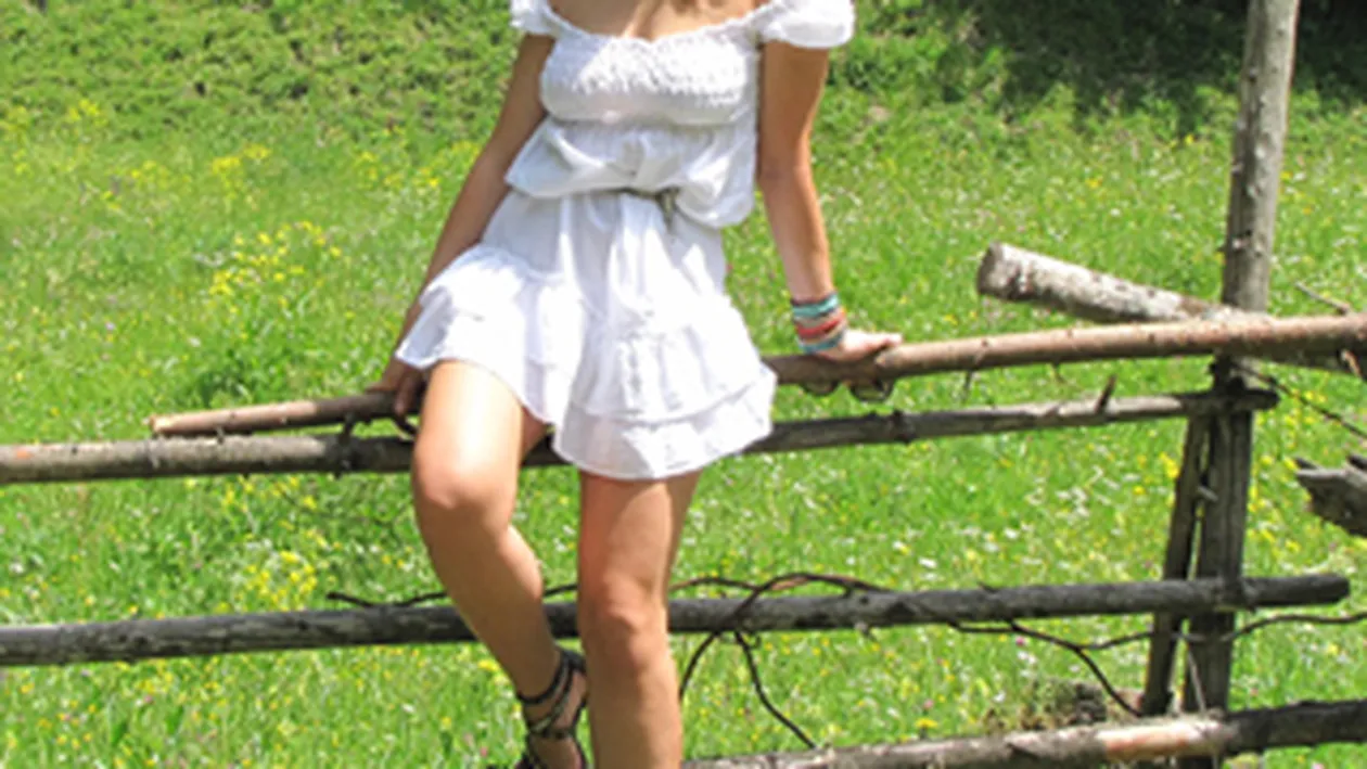 Cristina Siscanu: Mi-e dor de mirosul rosiilor din gradina