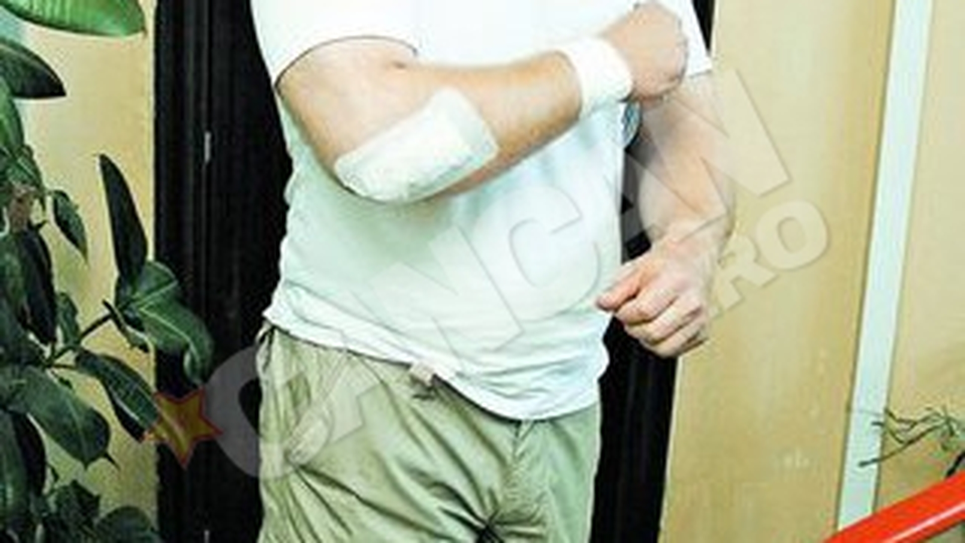 CANCAN vi-l prezinta pe "greul" pe care noua oameni s-au chinuit sa-l aresteze la Piata Romana! Bodyguardul lui Pierre Cardin!