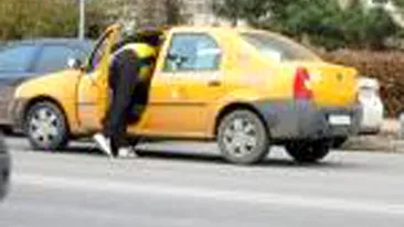 Taximetrist talharit de trei clienti, la Constanta!