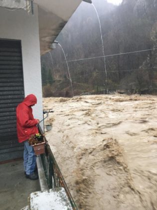 Situaţie critică în Italia! Inundaţiile au făcut prăpăd :”E mai rău decât în ’94. Ne este foarte frică’’