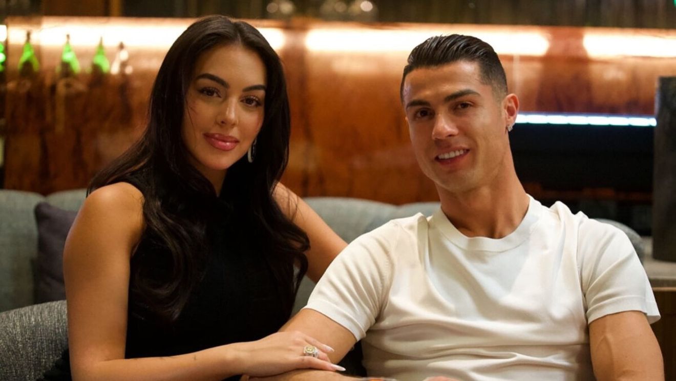 Cristiano Ronaldo a cerut-o, în sfârșit, de soție pe Georgina Rodriguez. Cum arată uriașul inel de logodnă
