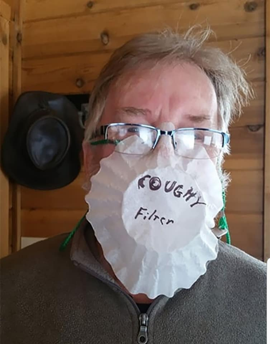TOP 25 – Cele mai amuzante idei. Cu ce au înlocuit oamenii din imagini masca de protecție