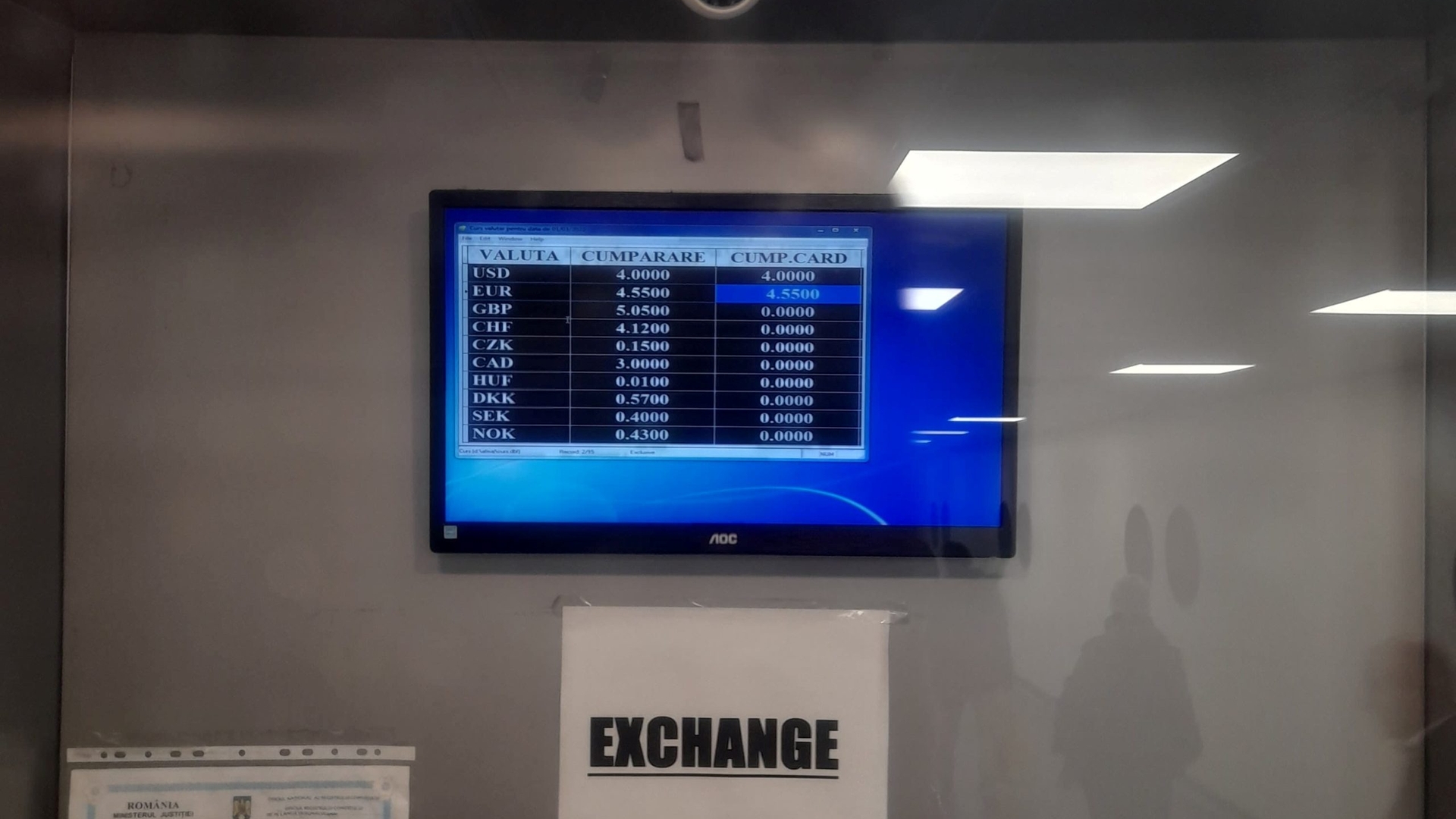 Cu cât se cumpără un EURO în aeroportul de la Otopeni. Cât plătesc casele de schimb
