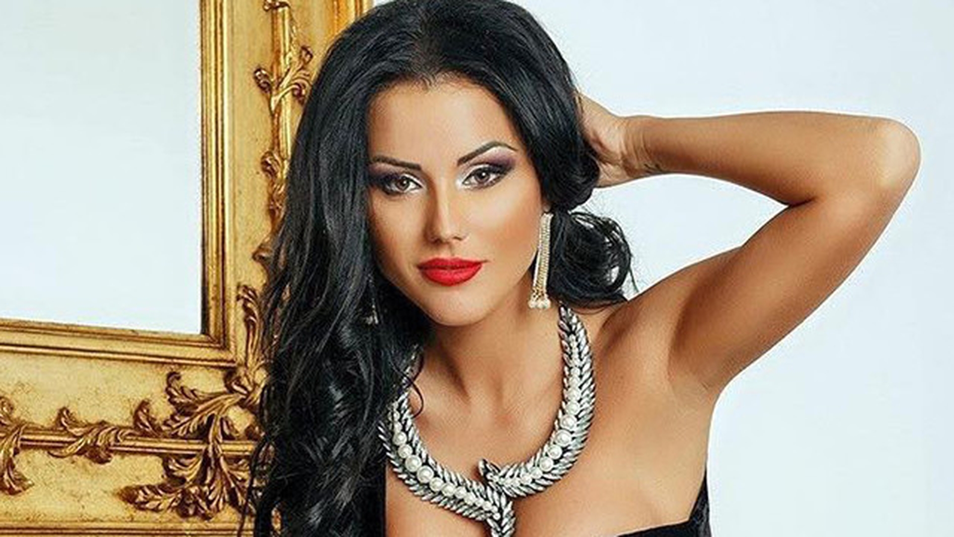 Imagini de INFARCT! Daniela Crudu, pictorial sexy în public: "Tu eşti..."