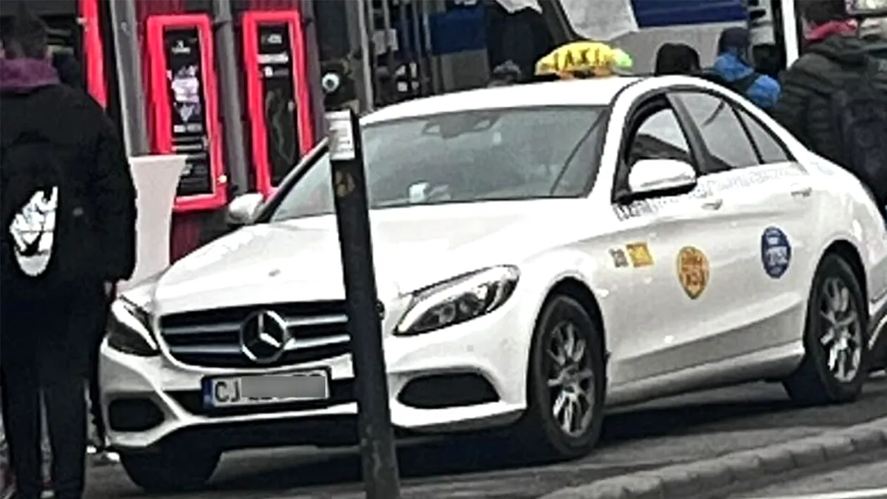 Imaginea din Cluj-Napoca devenită virală. Unde a putut să-și parcheze mașina acest taximetrist