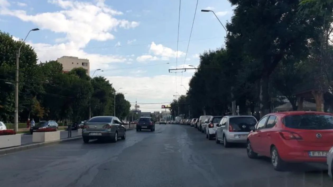 Un primar din Capitală vrea să desființeze parcarea de pe prima bandă a unei artere foarte circulate. Tu ești de acord cu eliminarea acestei parcări?