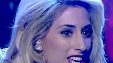 O fosta concurenta la X Factor, insarcinata in luna a saptea, sudeaza tigarile fara nicio grija!