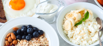 Ce să mănânci dimineața ca să ai energie și să nu ți se facă foame prea repede: 13 alimente recomandate de nutriționiști