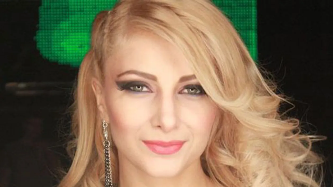 Lora sărbătoreşte Paştele topless! Uite cum se relaxează la soare si ce cadou a primit de la iepuraş