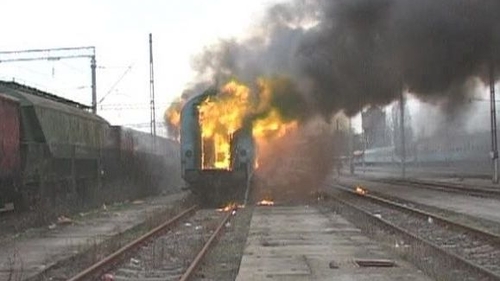 Tren în flăcări la Vatra Dornei! Călătorii au fost evacuați de urgență