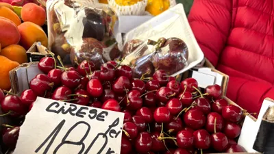 Cireșe cu 180 de lei kilogramul în piețele din România! „S-au dat ca pâinea caldă, nu ducem lipsă de clienți”