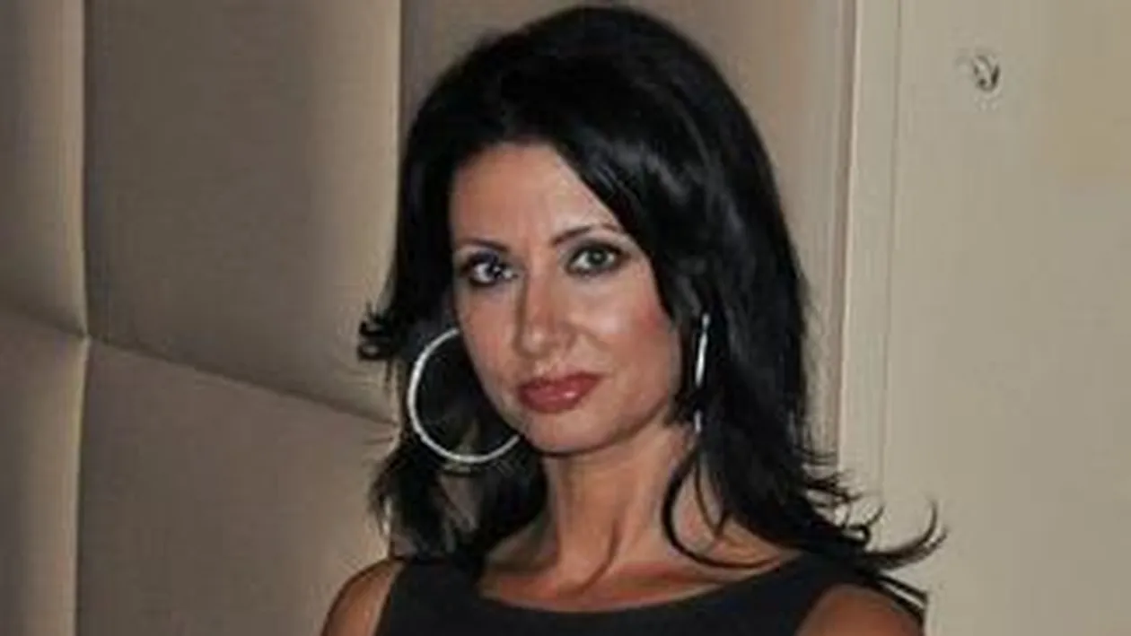 Grasu XXL parcă a compus pentru ea piesa Turbofin! Mama Antoniei rupe cluburile mai rău ca fiica sa! Uite cum s-a îmbrăcat