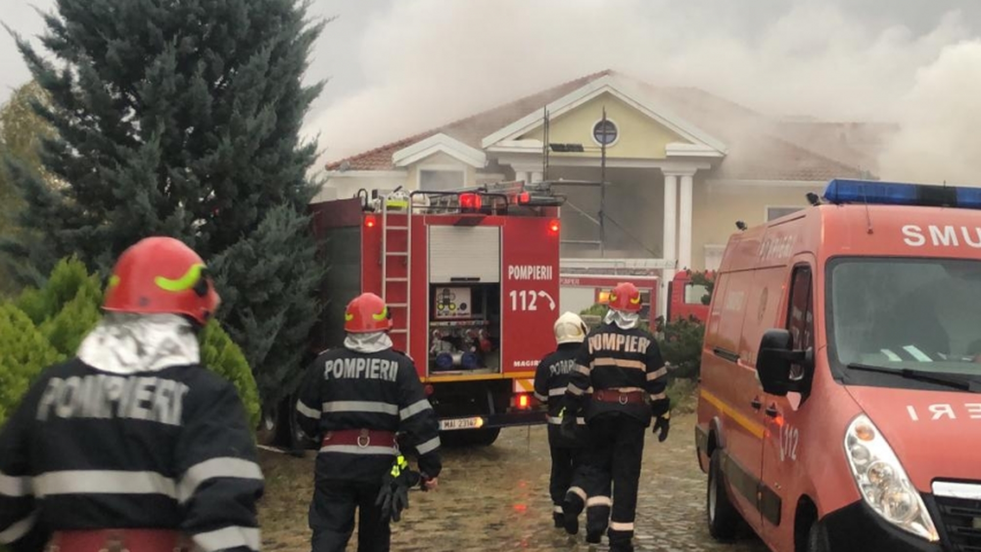 Ultima oră. Incendiu puternic la fosta vilă a lui Irinel Columbeanu de la Izvorani | PRIMELE IMAGINI