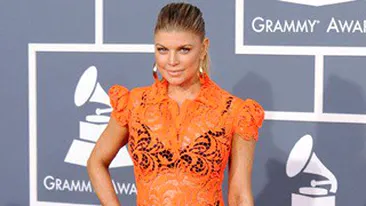 Fergie, cu lenjeria intima la vedere la Grammy, pe covorul rosu! Vezi cu ce tinuta a socat artista si ce premii a castigat!