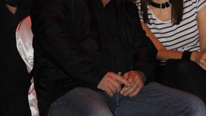 Cum le face, cum le perpeleste, cert este ca le "prajeste". Chef-ul Catalin Scarlatescu invarte iubitele mai ceva ca pe... retete