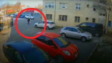 Gestul rușinos făcut de o femeie din Mangalia. A aruncat gunoiul într-o parcare, deși ghena era fix lângă ea