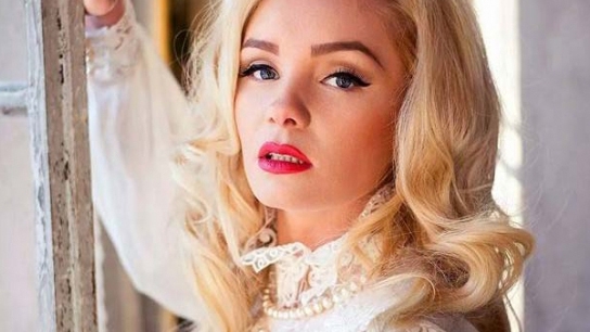 MARIA CONSTANTIN a rămas doar în costum de baie. Iată ce s-a întâmplat în cabina de probă cu soţia lui MARCEL TOADER