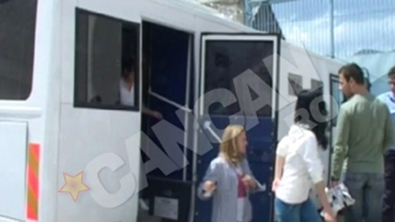 Elevi de liceu incatusati si incarcerati la penitenciar