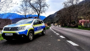Un preot s-a crezut la cursele de Formula 1! Cu ce viteză l-au prins oamenii legii circulând la volanul autoturismului