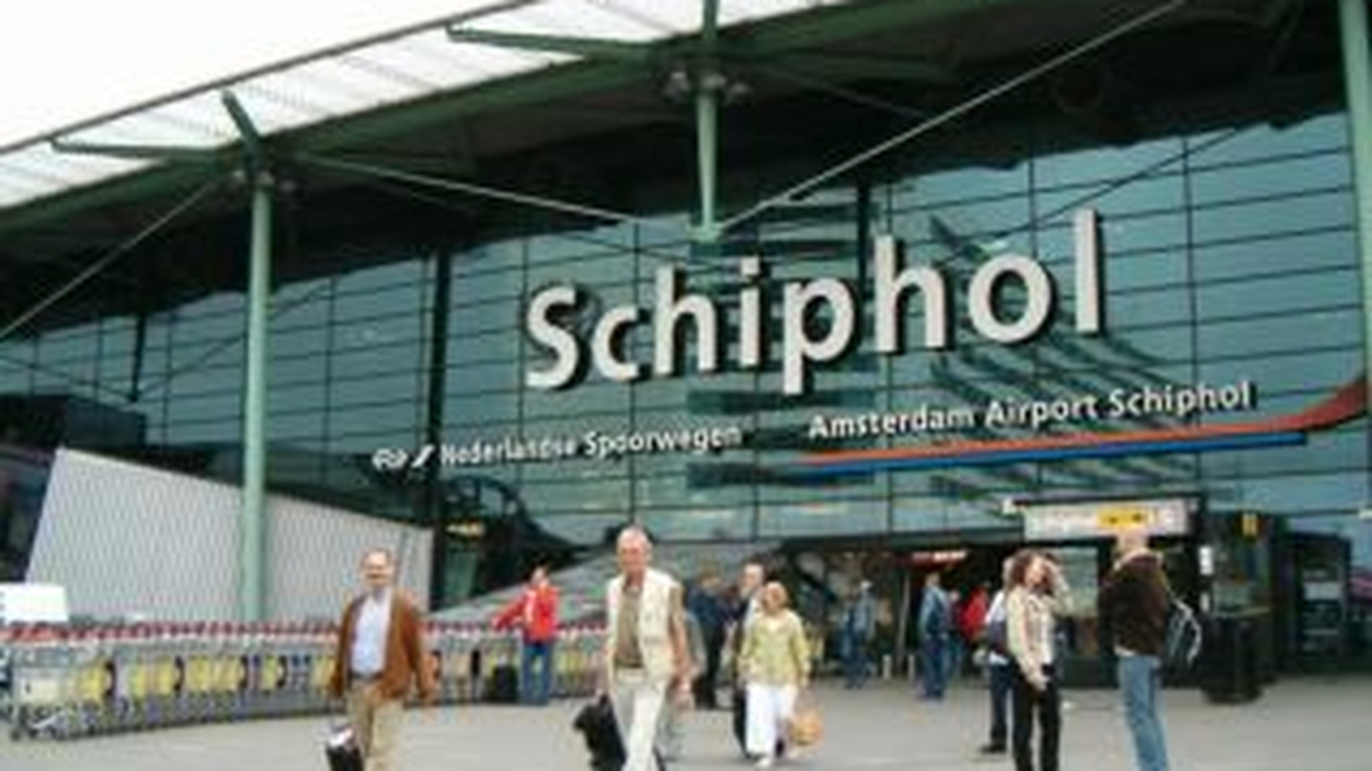 Aeroporturile din Amsterdam si Rotterdam au fost redeschise