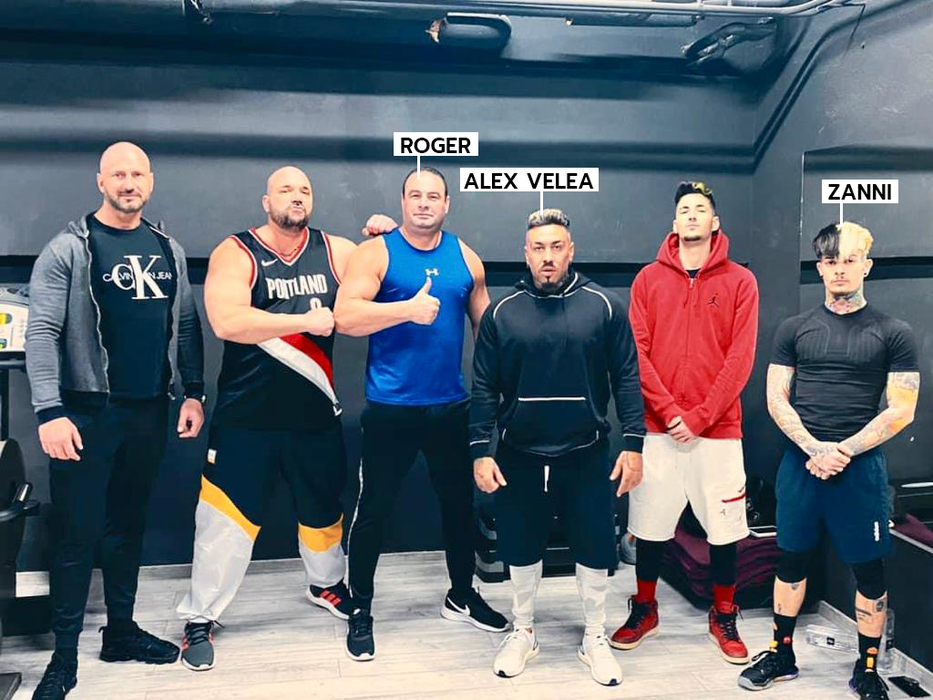 Alex Velea, alături de băieții din spatele Golden Boy Society (SURSA FOTO: CANCAN.RO)