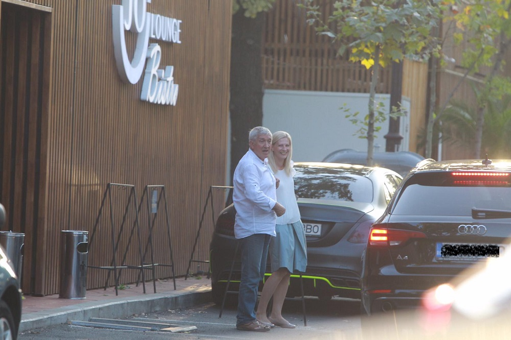 Mircea Diaconu, în timp ce se îndrepta spre mașină