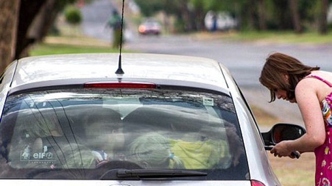 Ce nebunie! O profesoara din Africa de Sud a fost amendata pentru ca avea masina prea plina! N-o sa-ti vina sa crezi cati copii transporta de fapt femeia!