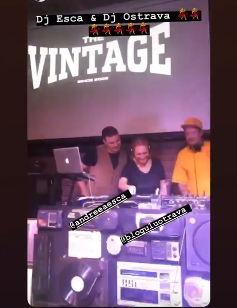 Andreea Esca s-a rupt în figuri pe melodii hip-hop & Rap românesc! Vedeta Pro TV s-a așezat la platane într-un club din București