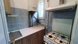 Nu o să vă vină să credeți care este prețul unei garsoniere cu bucătărie în baie. Proprietarul are o ofertă greu de refuzat