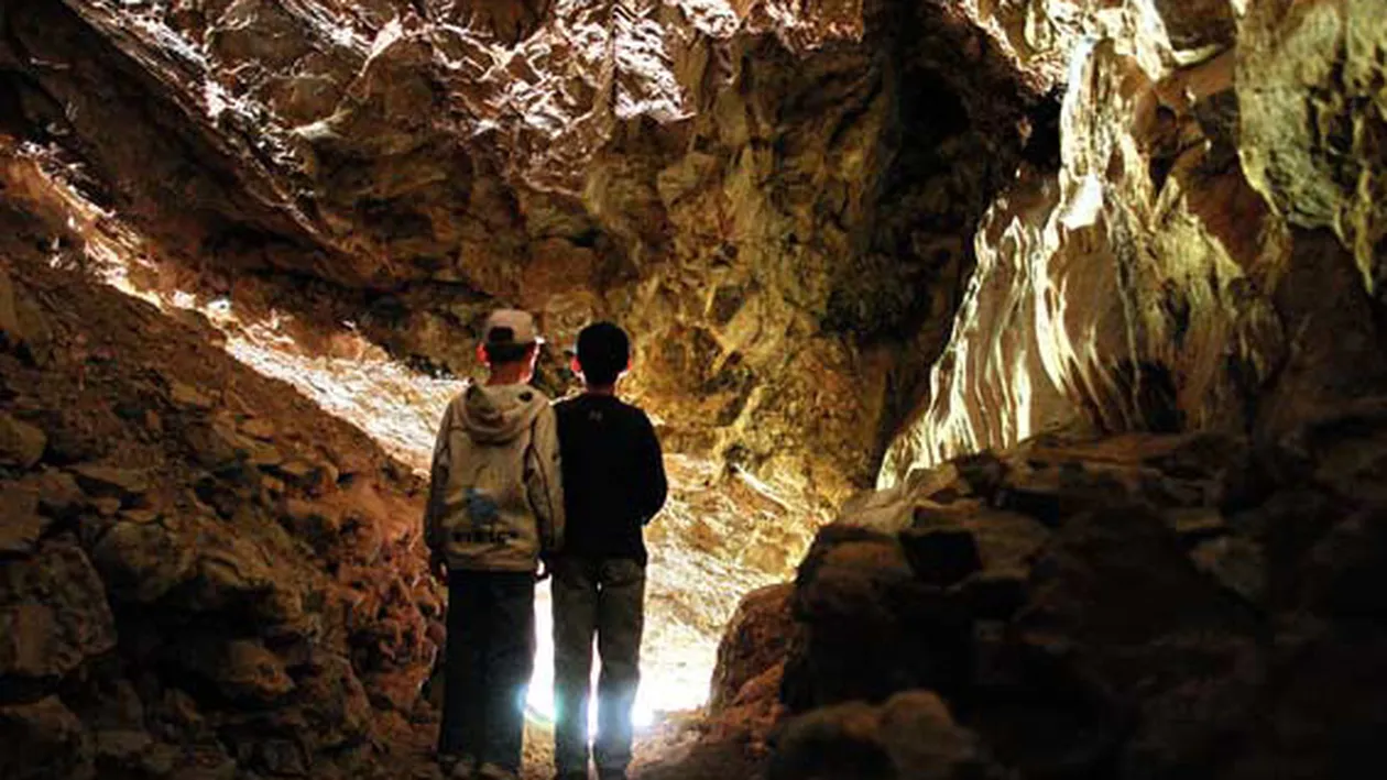 Povestea halucinanta a celui de al doilea fiu al lui Dumnezeu! Fratele lui Isus a trait intr-o pestera din Romania si...