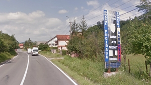 Scandal de proporții la Pucioasa. După șoferul de microbuz care ar fi ademenit o minoră, un profesor e acuzat de comportament ciudat cu elevii