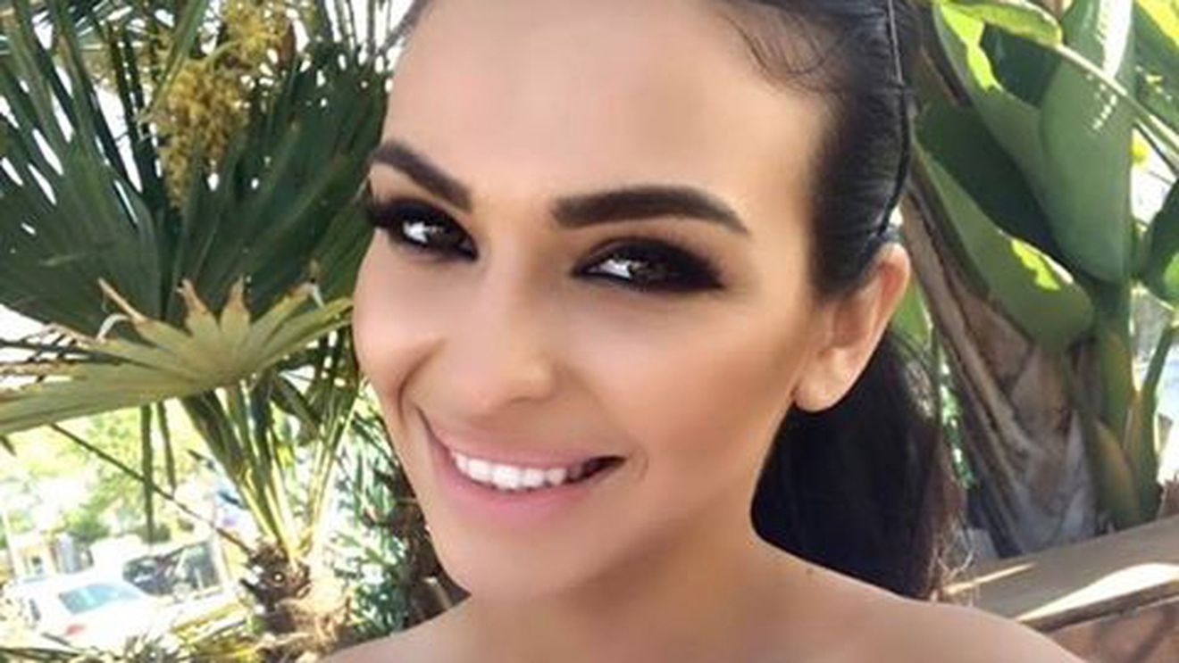 KIM KARDASHIAN de România a ajuns pe mâna chirurgului plastician! Iată ce operaţii şi-a făcut
