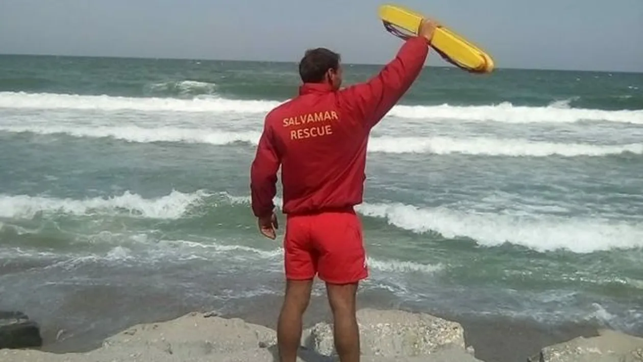 Un salvamar din Costinești, agresat de un turist pe plajă. Motivul este incredibil
