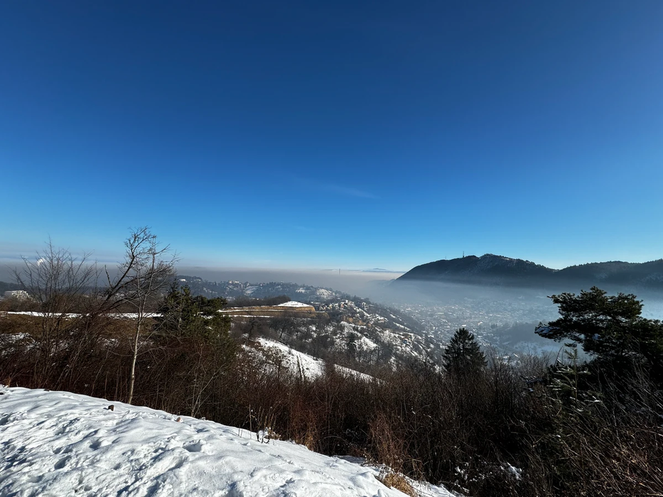 Orașul din România intoxicat cu smog. Imagini apocaliptice surprinse într-una dintre cele mai vizitate localități din țară