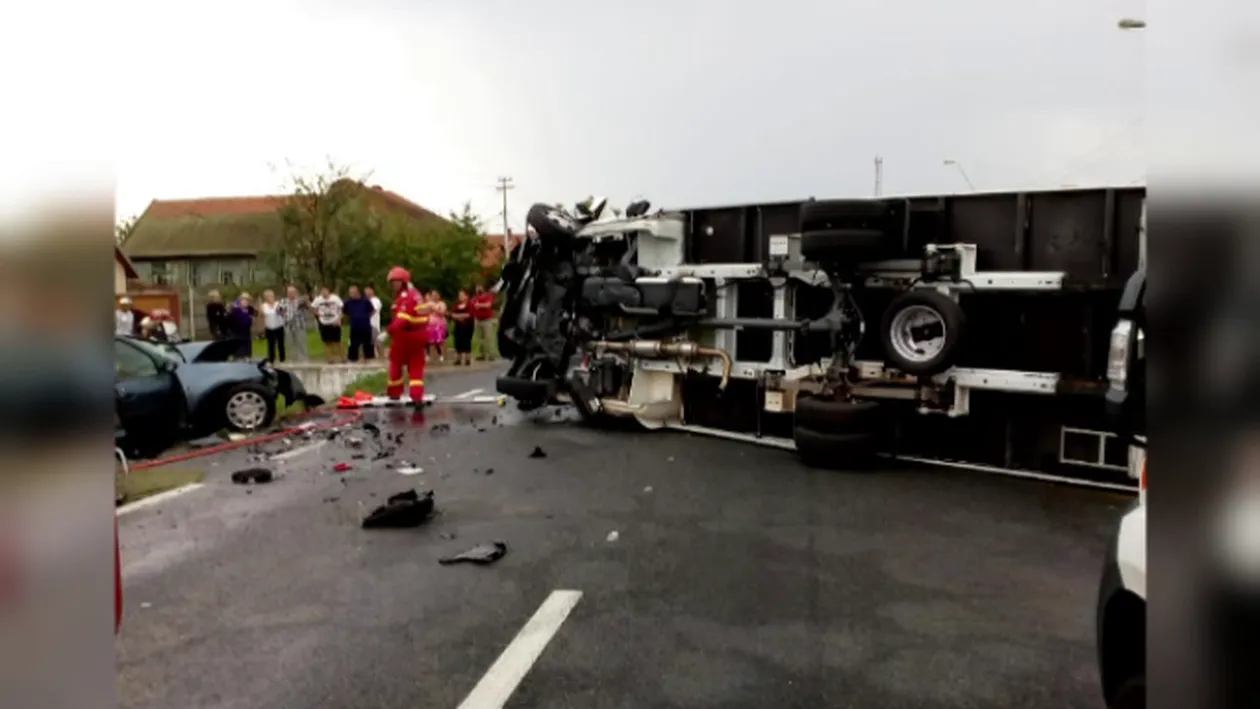 Trei persoane au murit pe loc într-un accident produs în Timiș! Șoferul unui Logan a adormit și a intrat pe contrasens