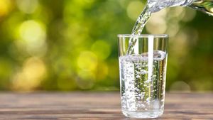 Ce se întâmplă când bei apă carbogazoasă în fiecare zi, potrivit nutriționiștilor