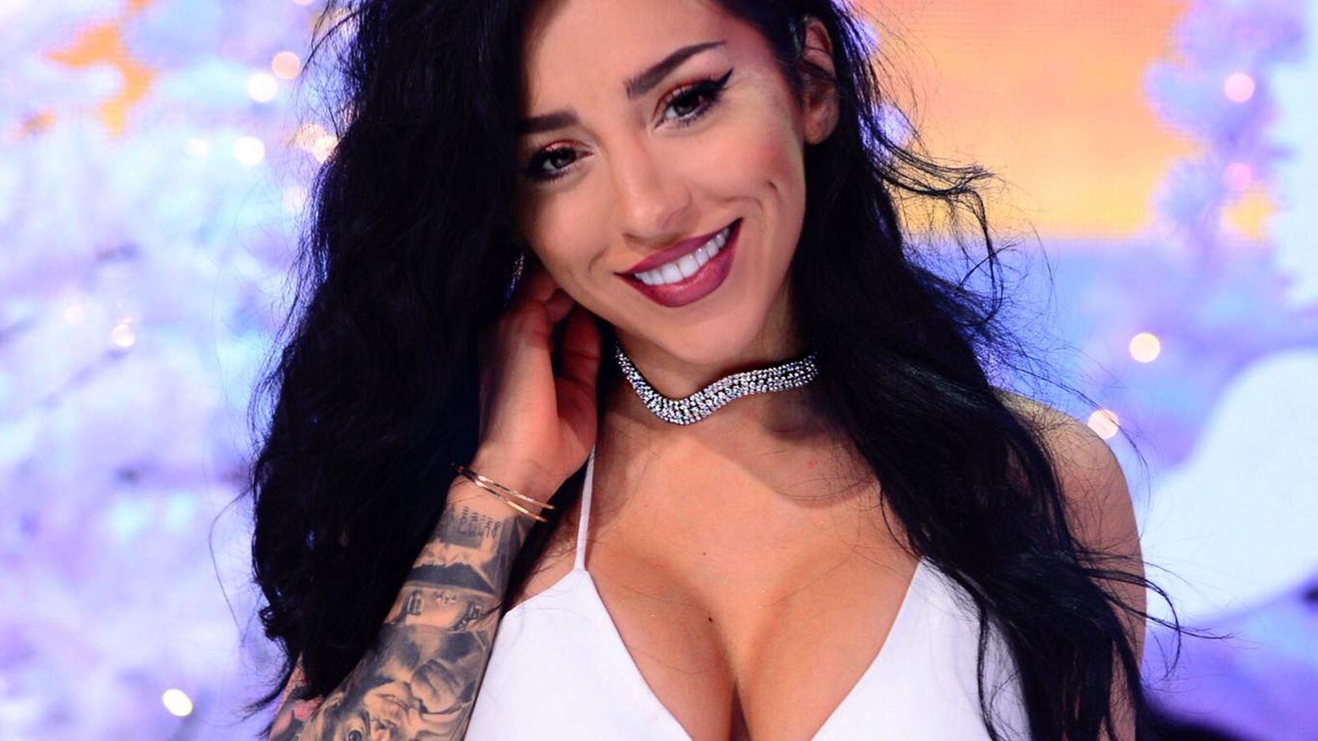 Ruby nu mai arată aşa cum o ştiai! Nu mai e brunetă, nici blondă ci....”M-aţi recunoaşte pe stradă?”